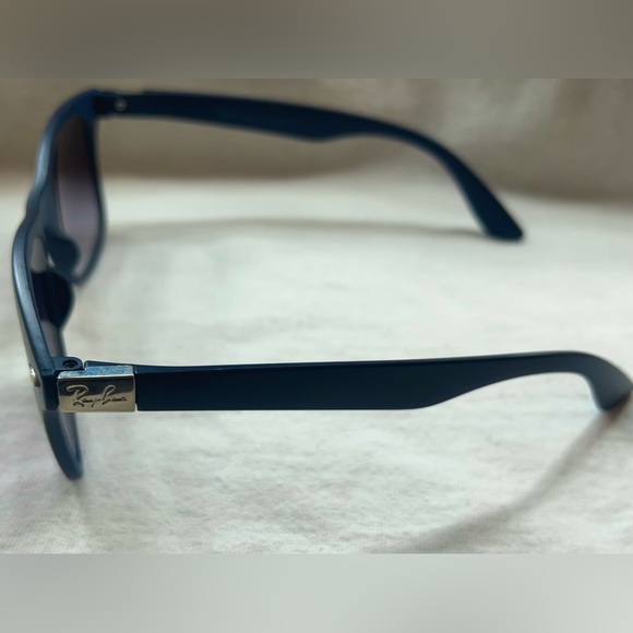 Ray-Ban HB1321 Classic Wayfarer Navy Sunglasses with Case - Picture 2 of 6